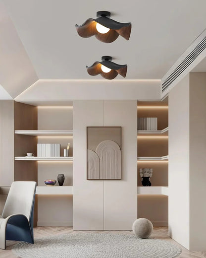 Wellenförmige Holz-Deckenleuchte mit Blütenblättern und Kugel-Diffusor