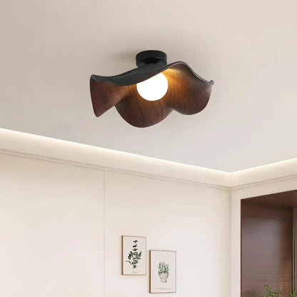 Wellenförmige Holz-Deckenleuchte mit Blütenblättern und Kugel-Diffusor